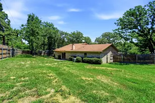 400 Woodlake Cir, Azle, TX 76020 - Photo 2