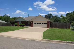 1360 NE 26th St, Paris, TX 75460 - Photo 2