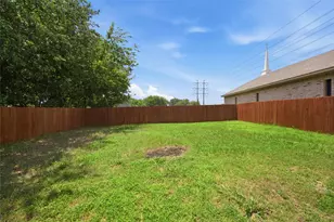 2125 Beaumont St, Grand Prairie, TX 75051 - Photo 32