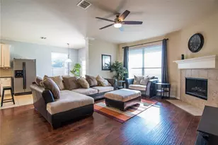 1412 Kittyhawk Dr, Little Elm, TX 75068 - Photo 4