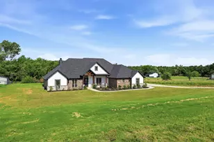 1057 Gonzollas Rd, Springtown, TX 76082 - Photo 4