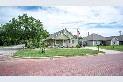 206 W Oak, Olney, TX 76374 - Photo 2