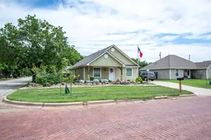 206 W Oak, Olney, TX 76374 - Photo 2