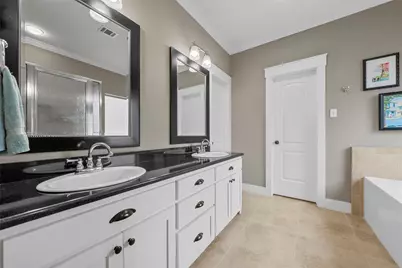 513 Kings Row, Woodway, TX 76712 - Photo 22
