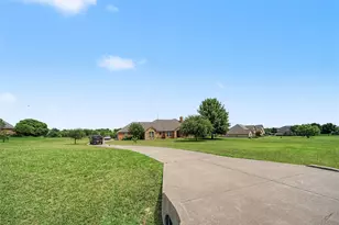130 Aledo Grove Ct, Fort Worth, TX 76126 - Photo 2