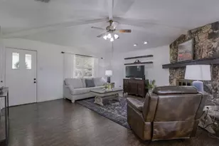 109 Spring Hill Rd, Red Oak, TX 75154 - Photo 2