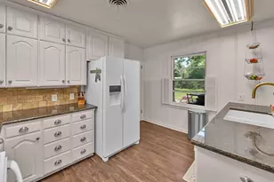 421 Bellaire Dr, Woodway, TX 76712 - Photo 14