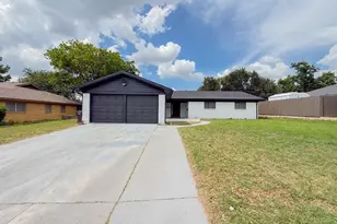 228 Hallbrook Dr, Fort Worth, TX 76134 - Photo 32