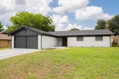 228 Hallbrook Drive, Fort Worth, TX 76134 - Photo 2