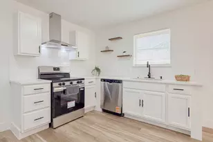228 Hallbrook Dr, Fort Worth, TX 76134 - Photo 6