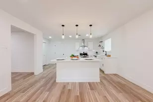 228 Hallbrook Dr, Fort Worth, TX 76134 - Photo 10