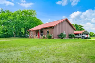 285 5th St NE, Bogata, TX 75417 - Photo 2