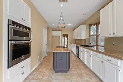 525 Springhill Drive, Hurst, TX 76054 - Photo 10