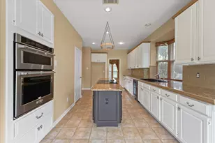 525 Springhill Dr, Hurst, TX 76054 - Photo 10
