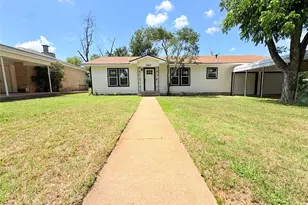 1322 3rd St, Graham, TX 76450 - Photo 2