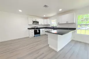 1322 3rd St, Graham, TX 76450 - Photo 4