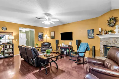 911 W Lynn Creek Drive, Arlington, TX 76001 - Photo 4