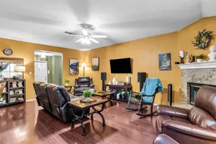 911 W Lynn Creek Dr, Arlington, TX 76001 - Photo 4