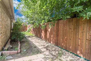 911 W Lynn Creek Dr, Arlington, TX 76001 - Photo 26