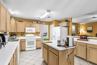 911 W Lynn Creek Drive, Arlington, TX 76001 - Photo 10