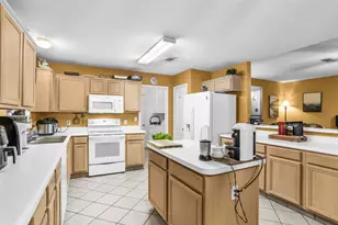 911 W Lynn Creek Dr, Arlington, TX 76001 - Photo 10