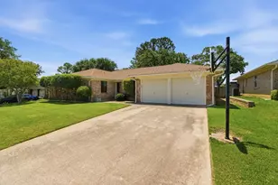 720 Huntwich Dr, Bedford, TX 76021 - Photo 2