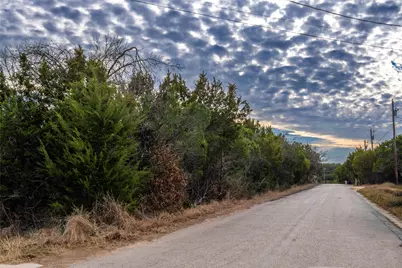 917 Bobcat Trail, Granbury, TX 76048 - Photo 2
