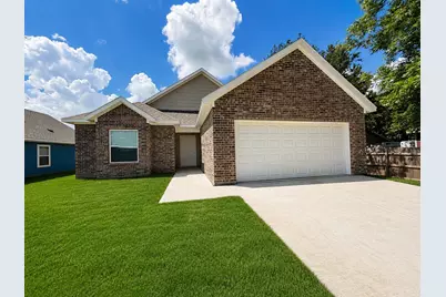 600 Crockett Drive, Cleburne, TX 76033 - Photo 2