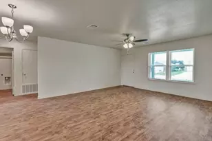 617 Crockett Dr, Cleburne, TX 76033 - Photo 10