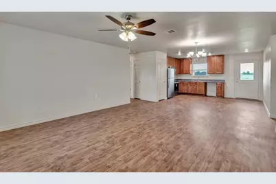 617 Crockett Drive, Cleburne, TX 76033 - Photo 8