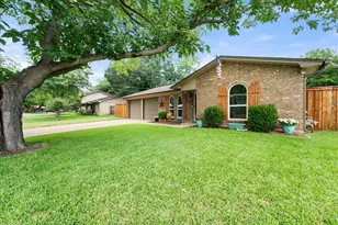140 Jill Ann Dr, Burleson, TX 76028 - Photo 2