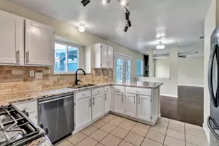 326 Baldwin St, Grand Prairie, TX 75052 - Photo 12