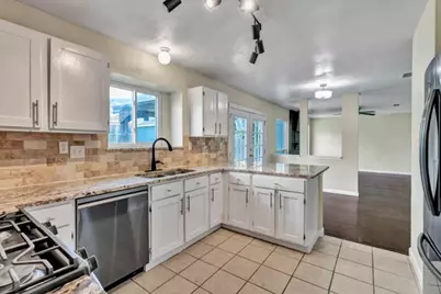 326 Baldwin Street, Grand Prairie, TX 75052 - Photo 12