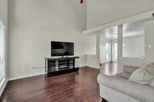 326 Baldwin St, Grand Prairie, TX 75052 - Photo 4