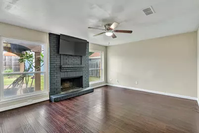 326 Baldwin Street, Grand Prairie, TX 75052 - Photo 14