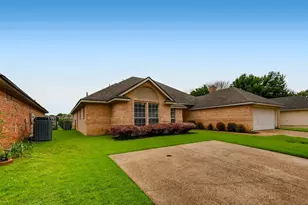 5930 River Bend Dr, Benbrook, TX 76132 - Photo 2