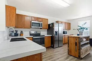 1701 Creek Bend Ln, Little Elm, TX 75068 - Photo 2
