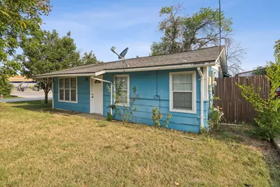 303 E 5th Street, Justin, TX 76247 - Photo 2