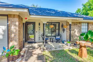 609 Henderson St, Joshua, TX 76058 - Photo 4