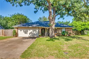 609 Henderson St, Joshua, TX 76058 - Photo 2