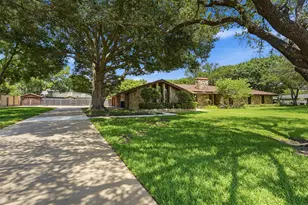715 Stonelake Dr, Cleburne, TX 76033 - Photo 2