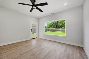 931 W Collins St, Denison, TX 75020 - Photo 6