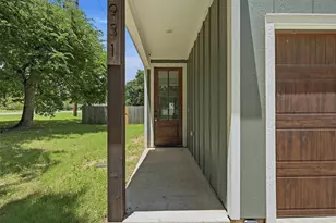 931 W Collins St, Denison, TX 75020 - Photo 4