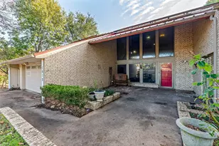 1612 Lakecrest Cir, Granbury, TX 76048 - Photo 2