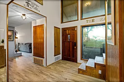 1612 Lakecrest Circle, Granbury, TX 76048 - Photo 4