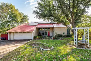 1612 Lakecrest Cir, Granbury, TX 76048 - Photo 1
