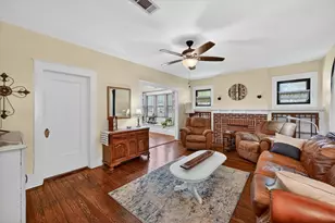 801 S Hall St, Ennis, TX 75119 - Photo 4