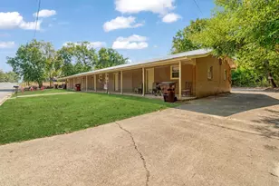 700 S Donoho St, Clarksville, TX 75426 - Photo 4