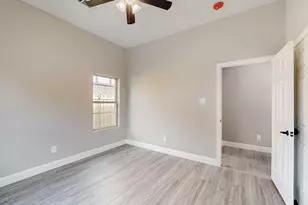 706 Poinsettia Dr, Lancaster, TX 75146 - Photo 2