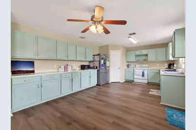 2405 Chestnut Drive, Little Elm, TX 75068 - Photo 10